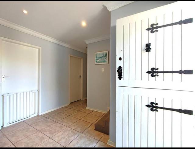 3 BEDROOM TOWNHOUSE FOR SALE IN TOWN HILL